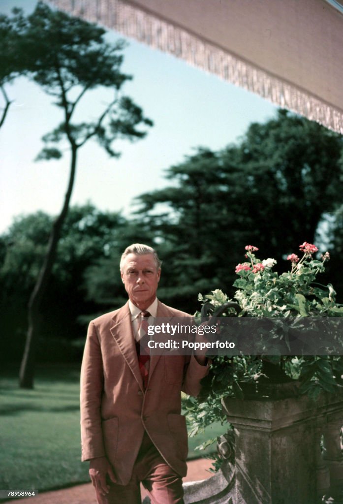 British Royalty. pic: 1951. Duke of Windsor at a villa at Biarritz, France. He was Edward VIII, (Jan - Dec 1936) until he abdicated to mary the divorcee Wallis Simpson, and finally he settled in France to live.
