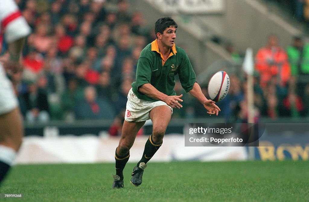 Sport. Rugby Union. pic: 29th November1997. Rugby Union International at Twickenham. England 11 v South Africa 29. Henry Honiball, South Africa.