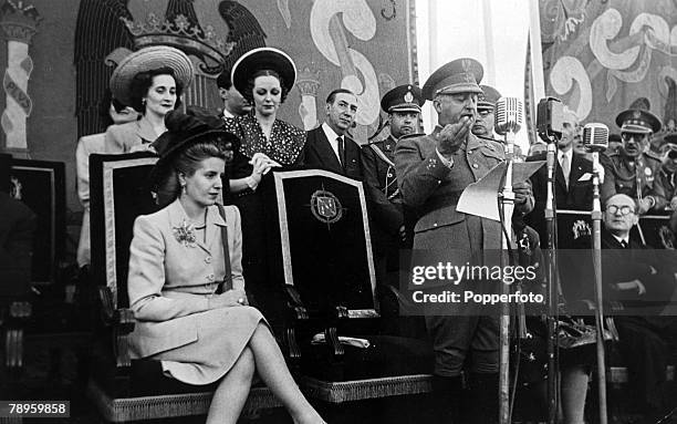 Politics, Personalities, pic: circa 1947, Madrid, Spain, Eva Peron, 1919-1952, the wife of the Argentine President, listens as Spain's General Franco...