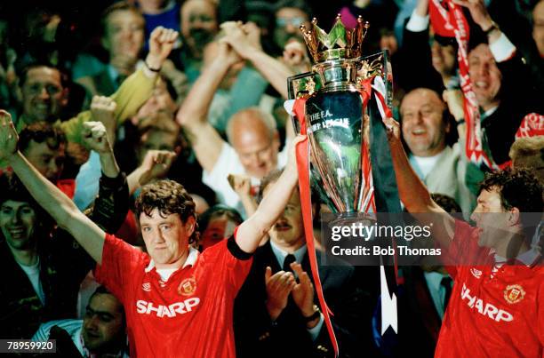 Sport, Football, FA Premier League, 3rd May 1993, Manchester United 3 v Blackburn Rovers 1, Manchester United's Steve Bruce and Bryan Robson hold the...