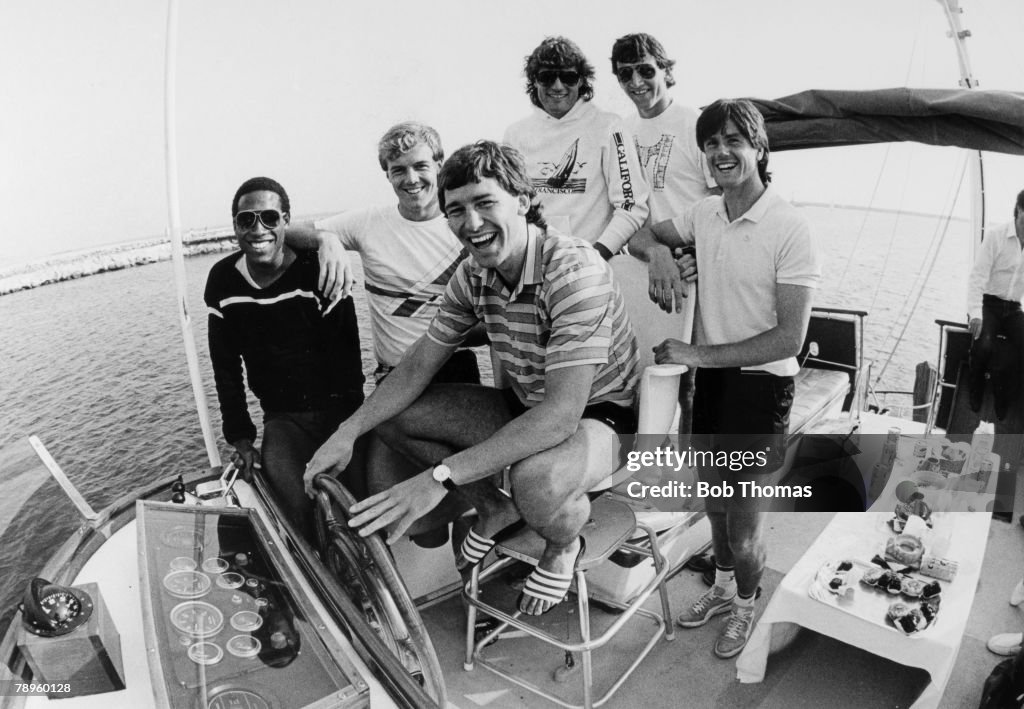 BT Sport. Football. pic: 14th June 1985. England Summer Tour in Los Angeles. England captain Bryan Robson skippers "The Future" at the Marina Del Reye watched by his crew John Barnes, Kerry Dixon, Glenn Hoddle, Dave Watson and Terry Fenwick.