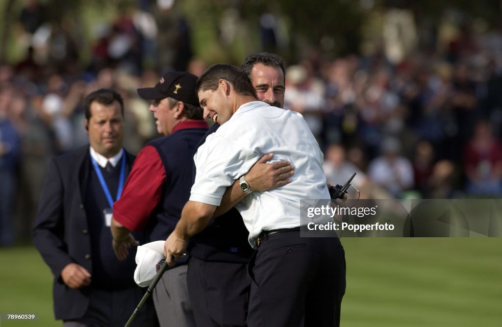 PF Golf. 34th Ryder Cup Matches. The Belfry, England. 29th September 2002. Europe 15 1/2 beat USA 12 1/2. Europe's Padraig Harrington is congratulated by team captain Sam Torrance on the 14th green after his victory over Mark Calcavecchia 5 & 4.