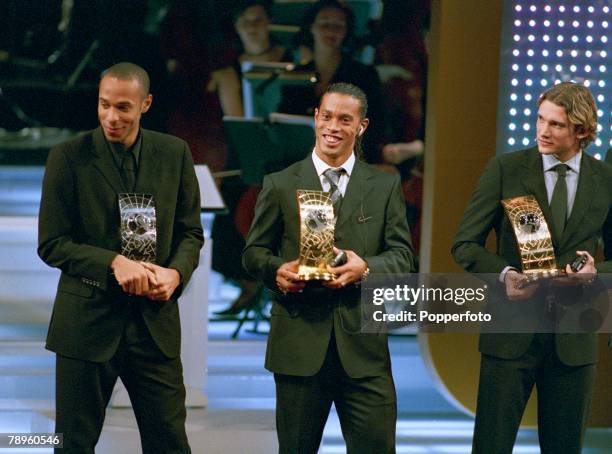 Sport, Football, F,I,F.A. Centennial World Player Gala 2004, Zurich, Switzerland, pic: 20th December 2004, The Award winners, right-left, Andriy...