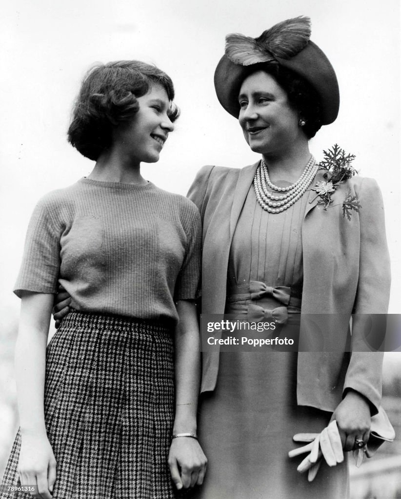 Queen Elizabeth The Queen Mother With Princess Elizabeth