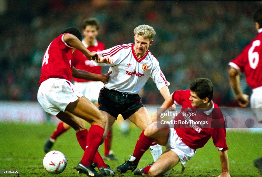 BT Sport. Football. pic: 7th January 1990.FA. Cup 3rd Round. Nottingham Forest 0 v Manchester United 1. Manchester United striker Mark Robins takes on Nottingham Forest's Des Walker, left and Brian Laws.