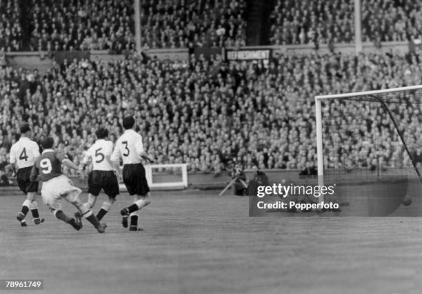 24th April 1948, 1948 FA, Cup Final at Wembley, Manchester United 4 v Blackpool 2, Manchester United's Stan Pearson has scored Manchester United's...
