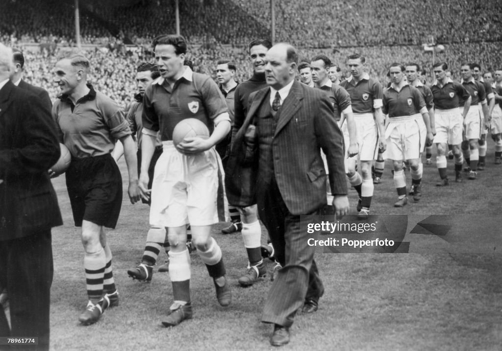 Sport. Football. pic:30th April 1949. 1949 FA. Cup Final at Wembley. Wolverhampton Wanderers 3 v Leicester City 1. Rival captains Billy Wright, left, Wolverhampton Wanderers and Norman Plummer, Leicester City lead out their teams.