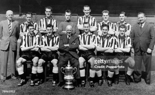 Cup Final at Wembley, Newcastle United 1 v Arsenal 0, Newcastle United team that won the FA, Cup, Back row, left-right, Mr, Hall , Bobby Cowell, Joe...