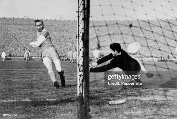 19th May 1960, European Cup Final, Real Madrid 7 v Eintracht Frankfurt 3, Eintracht's Richard Kress scores the first goal in the match at Hampden...