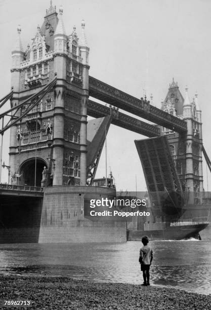 Travel, Cities, England, London, pic: circa 1950's, Tower Bridge, London, one of the ciy's most prominent landmarks, as a small boy watches a ship...