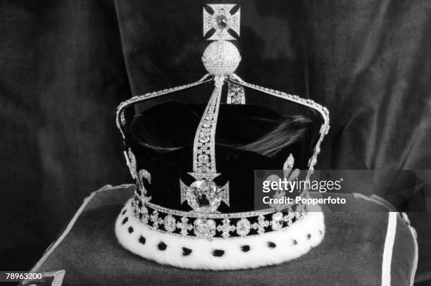 British Royalty, Crowns, pic: circa 1952, The State Crown of Queen Elizabeth the Queen Mother, containing the famous Koh-I-Noor diamond