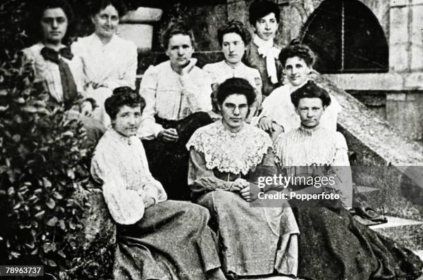 Personalities, Medicine, Science/Health, pic: 1904, Marie Curie, 1867-1934, pictured with her students at graduation ceremonies in the exact sciences...