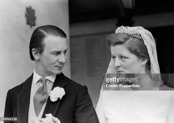 Aristocracy, Personalities, pic: 20th April 1978, Lady Jane Spencer to Robert Fellowes in London
