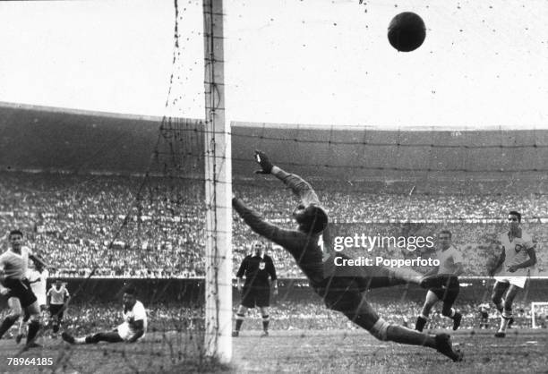 Sport, Football,World Cup Final Brazil, Maracana Stadium, Rio De Janeiro, Brazil 1 v Uruguay 2, 16th July Uruguay's Ghiggia scores the winning goal...