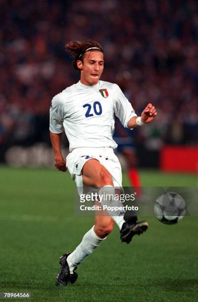 Football, European Championships , Final, Feijenoord Stadium, Rotterdam, Holland, France 2 v Italy 1 , 2nd July Italy+s Francesco Totti on the ball
