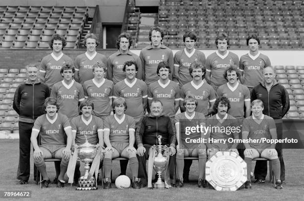 Liverpool FC line up for a team photograph at Anfield in Liverpool, England, circa August 1980. Back row : Avi Cohen, Phil Neal, Ray Clemence, Steve...