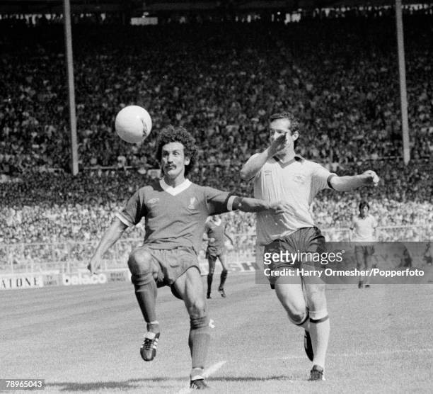 Terry McDermott of Liverpool and Liam Brady of Arsenal compete for the ball during the FA Charity Shield at Wembley Stadium on August 11, 1979 in...