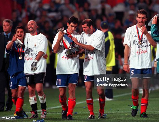 Football, European Championships , Final, Feyenoord Stadium, Rotterdam, Holland, France 2 v Italy 1 , 2nd July The victorious French team on their...