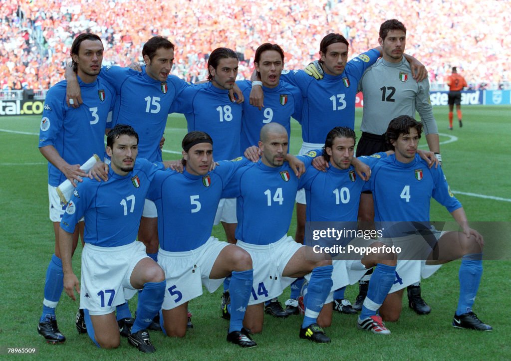 Football, European Championship. (EURO 2000) Semi-Final, Amsterdam Arena, Holland. 29th, June, 2000Italy beat Holland 3-1 0n penalties. Italy team group, back row from left to right: Paolo Maldini, Mark Iuliano, Stefano Fiore, Filipo Inzaghi, Francesco To