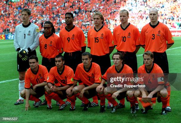 Football, European Championship, Semi-Final, Amsterdam Arena, Holland, 29th, June Italy beat Holland 3-1 0n penalties, Holland Team group, back row...