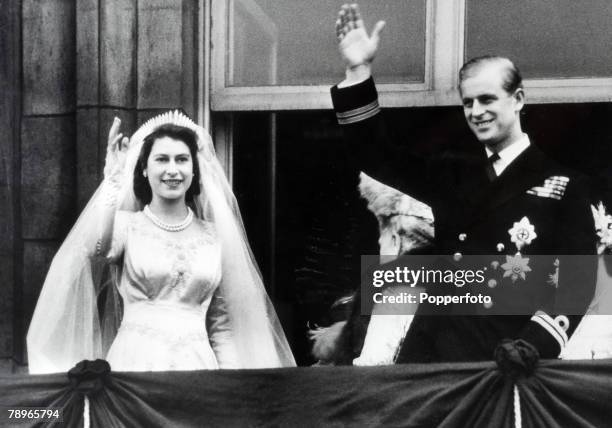 British Royalty, London, England, 20th November 1947, Princess Elizabeth and Prince Philip, The Duke of Edinburgh wave to crowds from the balcony of...