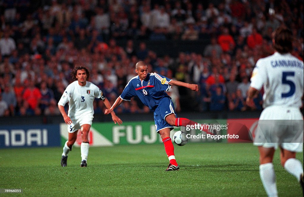 Football. European Championships (EURO 2000). Final. Feyenoord Stadium, Rotterdam, Holland. France 2 v Italy 1 (on golden goal). 2nd July, 2000. France+s David Trezeguet shoots the "Golden Goal" that wins his country the European Championship.