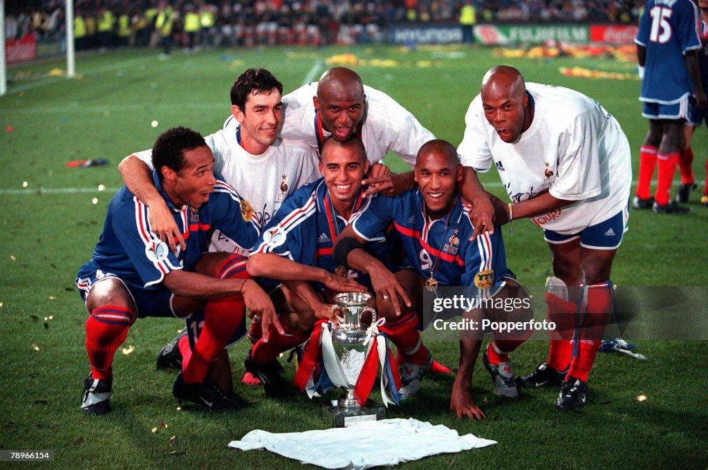Football. European Championships (EURO 2000). Final. Feyenoord Stadium, Rotterdam, Holland. France 2 v Italy 1 (on golden goal). 2nd July, 2000. French players celebrate their victory with the trophy. L-R: Thierry Henry, Robert Pires, Patrick Vieira (stan
