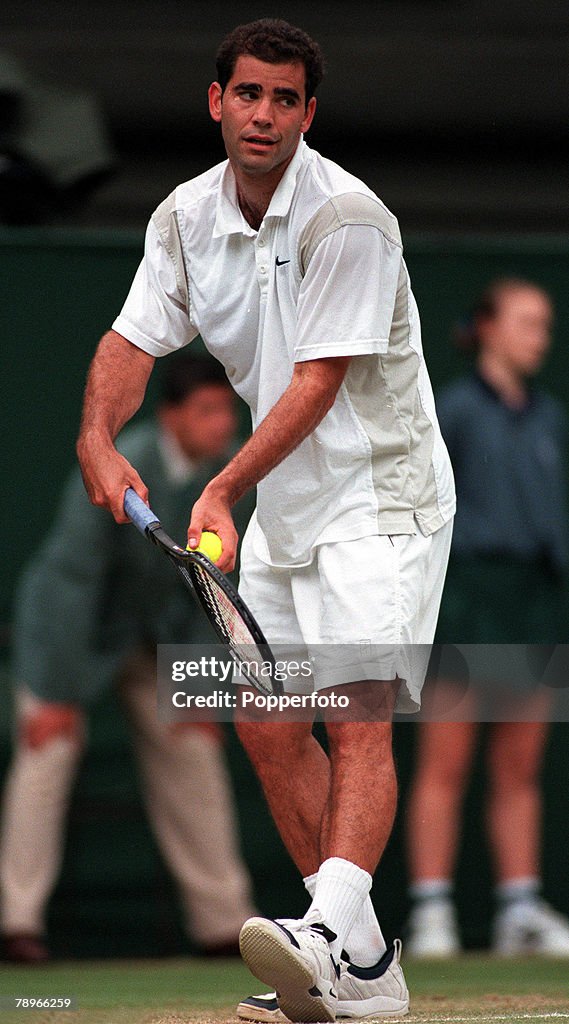 Tennis. Wimbledon Lawn Tennis Championships. Men+s Singles. 3rd Round. 1st July 2000. USA+s Pete Sampras prepares to serve in his match against Justin Gimelstob.