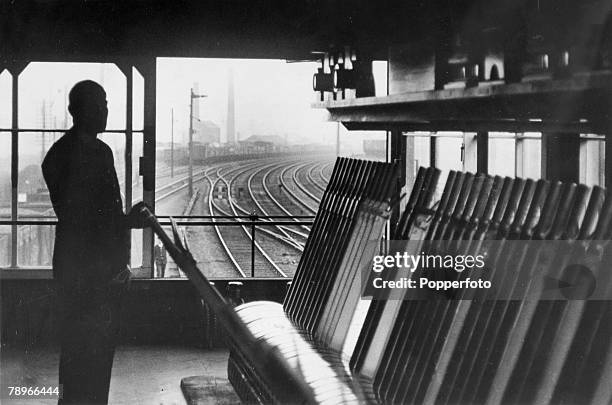 Transport, Railways, pic: circa 1950, Northampton, Northamptonshire, England, A manually operated signal box at Northampton Station,