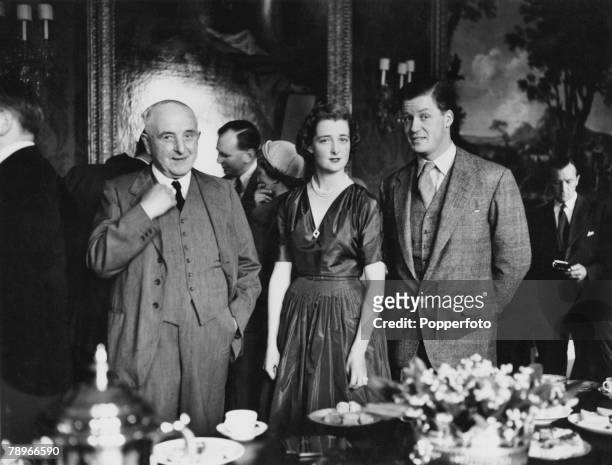 Social History, Personalities, pic: 1953, Althorp, Northamptonshire, England, Pictured at the engagement party of Earl Spencer and Hon, Frances Burke...