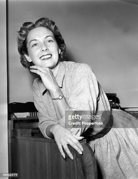Actress Vera Miles Photos and Premium High Res Pictures - Getty Images