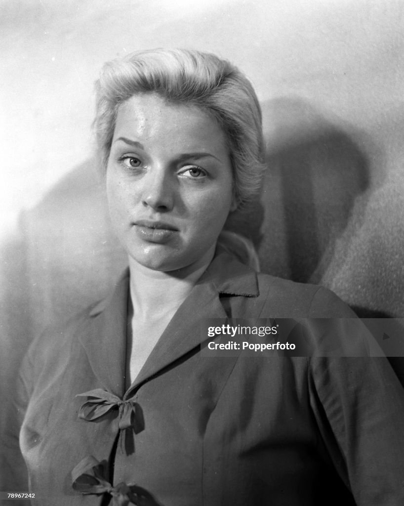 England. 1955. A portrait of actress Diana Dors who is starring in the film "Yield to the Night".