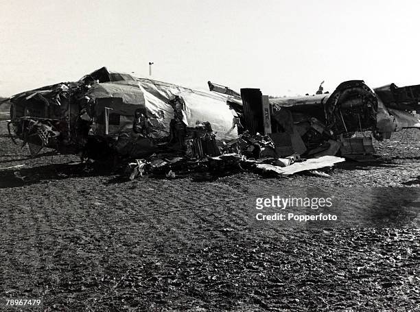 Aviation Disasters, Sport, pic: circa 15th February 1958, The wreckage of the B,E,A, Elizabethan airliner G-ALZU "Lord Burghley" after the crash at...