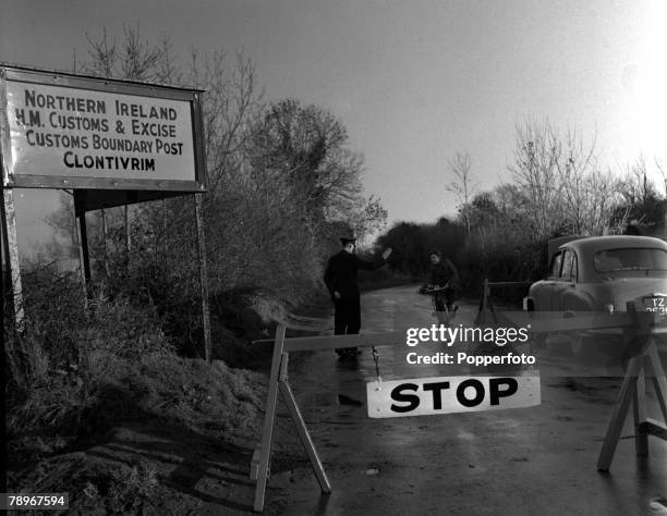 Irish Custom Posts 8,809 Ireland Border Stock Photos, High-Res Pictures, and Images ...