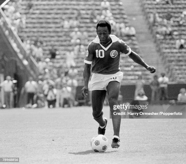 Pele of New York Cosmos in action during the North American Soccer League match between Los Angeles Aztecs and New York Cosmos at the Los Angeles...