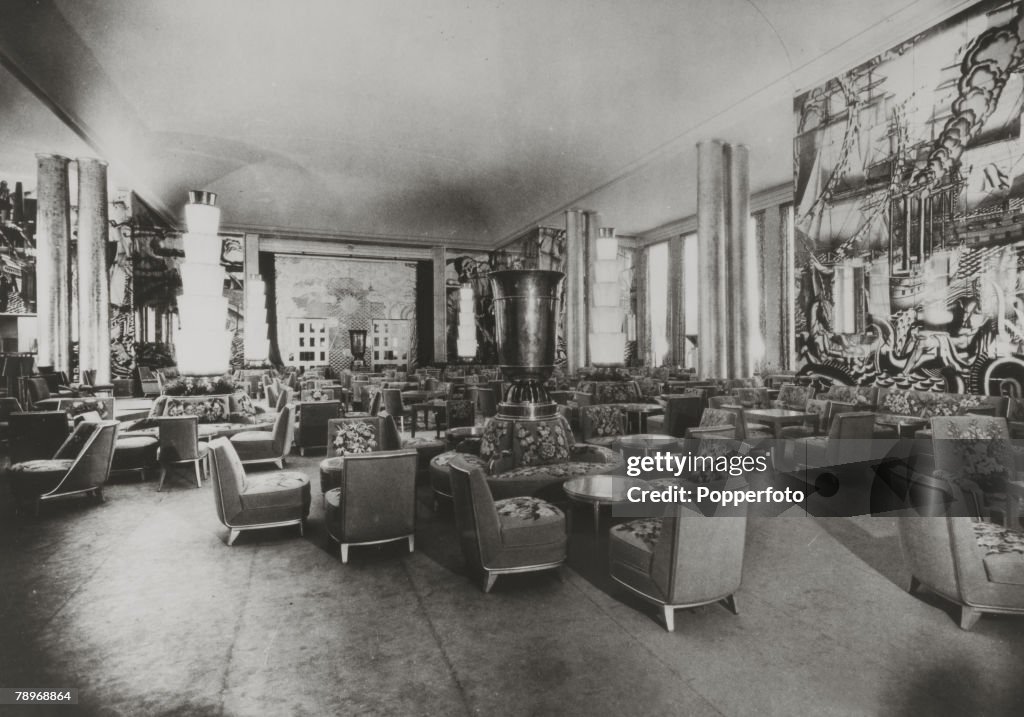 Transport. Shipping. pic: circa 1930's. Part of the Grand Salon on the French liner "Normandie". The Normandie launched in 1932 and famous for it's lavish interiors, was however not a commercial success, and capsized at New York Passenger Ship Terminal in