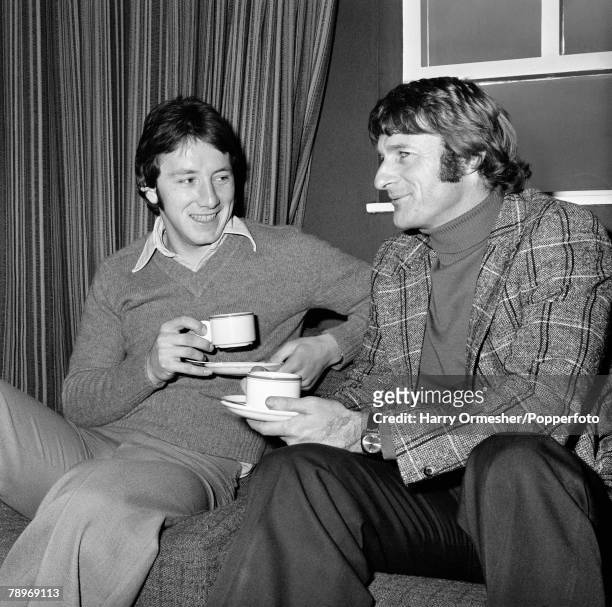Liverpool FC footballer Jimmy Case having a cup of tea and chatting with former Liverpool and England footballer Roger Hunt, circa March 1976.