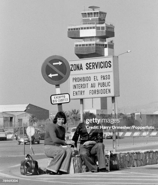 Liverpool footballers Kevin Keegan and Emlyn Hughes playing cards at Barcelona airport before heading home to Liverpool, the day after beating...