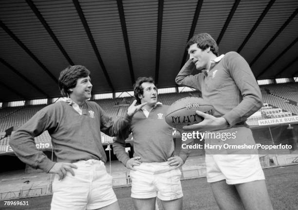 Liverpool FC and Wales footballer John Toshack in conversation with Wales rugby players Barry John and Gareth Edwards at Cardiff Arms Park in...