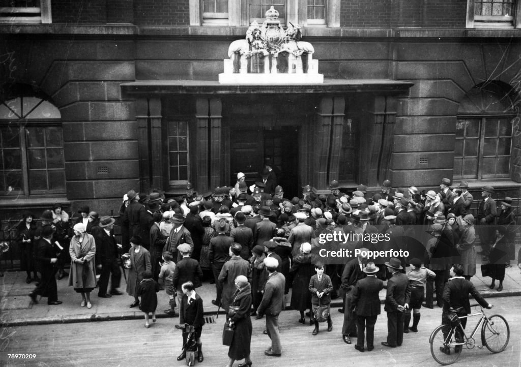 People. Crime. Murder. pic: May 1932. The scene outside Westminster Court, London, after Elvira Barney's had been charged with the shooting of Michael Scott Stephen. Elvira Barney was acquitted at the Old Bailey of the murder of her lover Michael Scott St