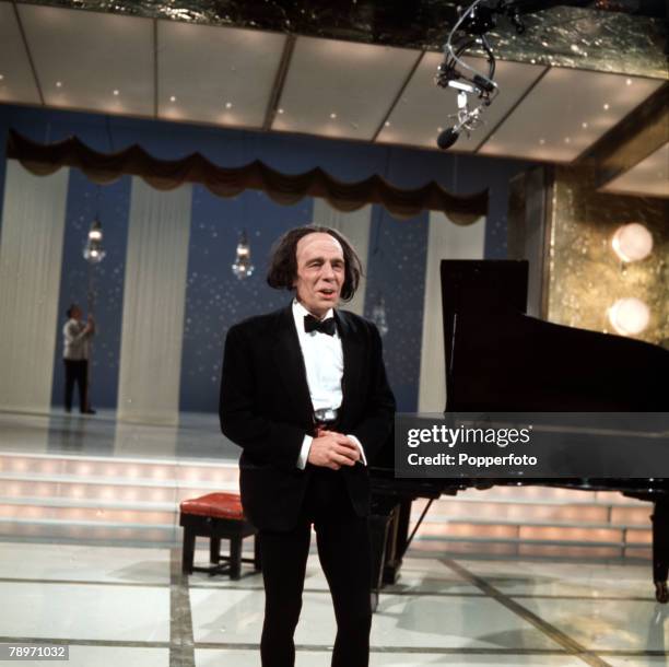 Comedian Max Wall Photos and Premium High Res Pictures - Getty Images