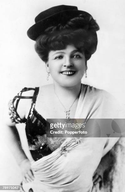 Stage and Screen, Personalities, pic: circa 1900, Marie Lloyd, English music hall singer and comedienne, some of her songs described as "racy"