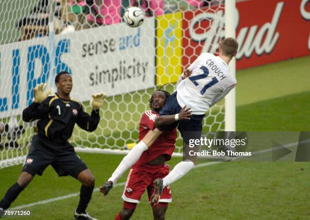Sport, Football, FIFA World Cup, Nuremberg, 15th June 2006, England 2 v Trinidad and Tobago 0, England striker Peter Crouch goes close with a header,...
