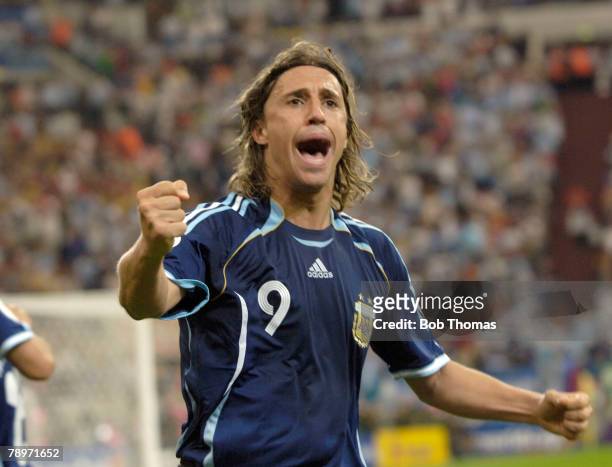 Sport, Football, FIFA World Cup, Gelsenkirchen, 16th June 2006, Argentina 6 v Serbia and Montenegro 0, Argentina striker Hernan Crespo, who scored...