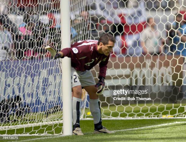 Sport, Football, FIFA World Cup, Frankfurt, 10th June 2006, England 1 v Paraguay 0, Aldo Bobadilla, Paraguay goalkeeper