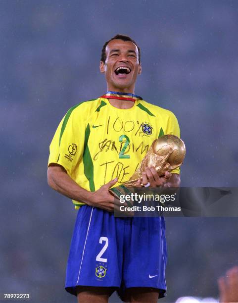 Football, 2002 FIFA World Cup Finals, Final, Yokohama, Japan, 30th June 2002, Germany 0 v Brazil 2, Brazil captain Cafu holds the World Cup trophy at...