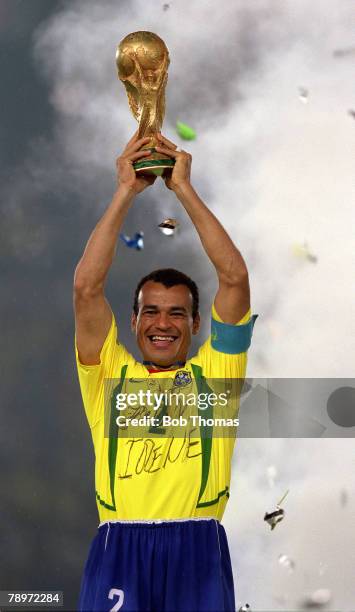 Football, 2002 FIFA World Cup Finals, Final, Yokohama, Japan, 30th June 2002, Germany 0 v Brazil 2, Brazil captain Cafu holds the World Cup trophy...