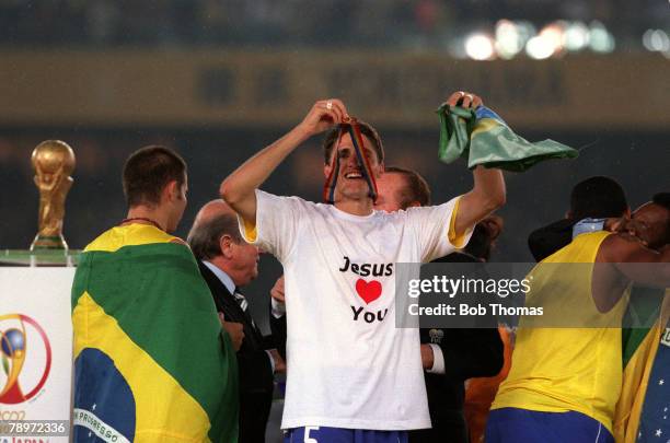 Football, 2002 FIFA World Cup Finals, Final, Yokohama, Japan, 30th June 2002, Germany 0 v Brazil 2, Brazil's Edmilson celebrates with his winners...