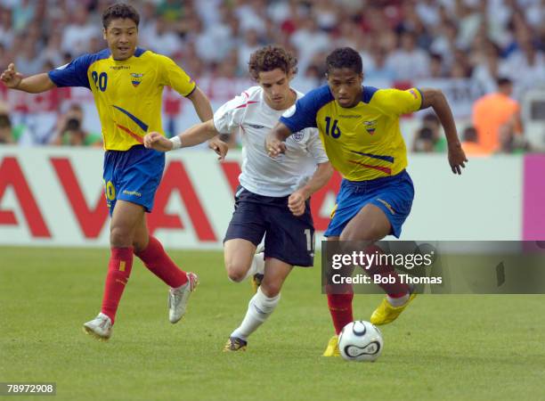 Sport, Football, FIFA World Cup, Stuttgart, 25th June 2006, England 1 v Ecuador 0, Ecuador's Luis Valencia on the ball watched by Edwin Tenorio, and...