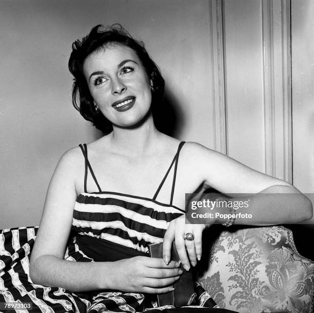 Actress Constance Smith poses for a portrait at a Press reception at the Mayfair Hotel in London, 1954.